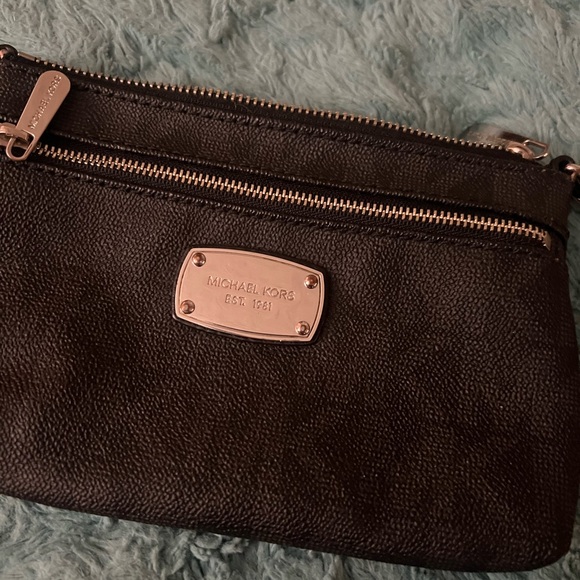 Michael Kors Wristlet - Picture 1 of 5